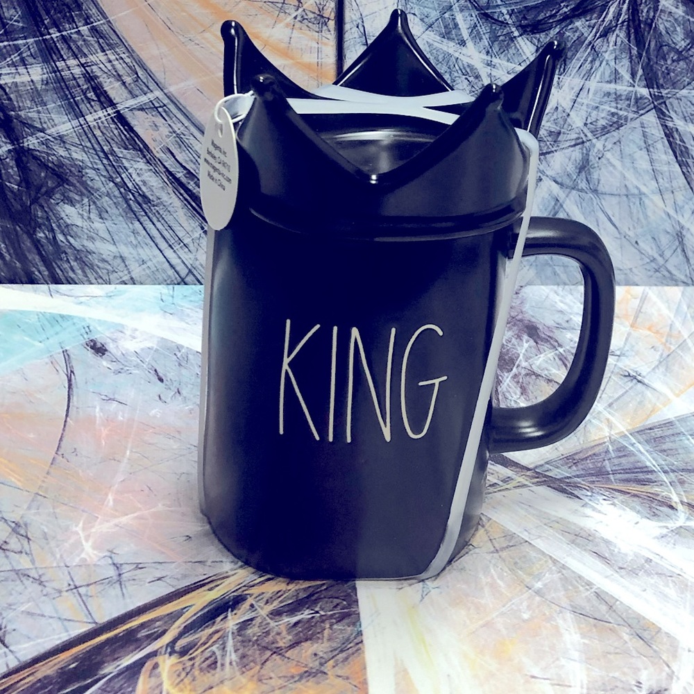 Rae Dunn Brand New mug with king lid.